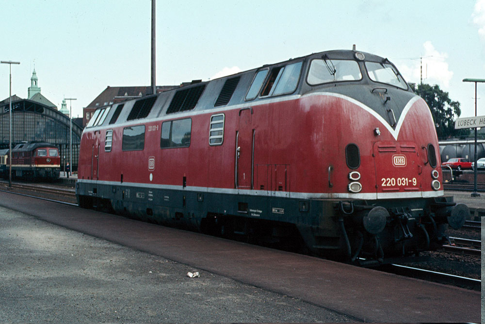 https://www.eisenbahnfotograf.de/datei/September 1981/1230139 DB 220031 Luebeck.jpg